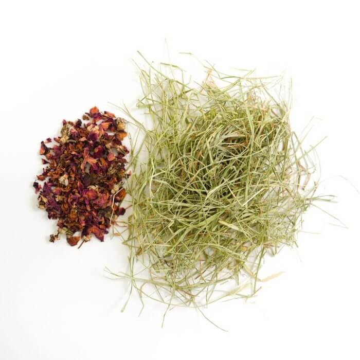 Herre Heno de Festuca Extra Verde con Pétalos de Rosa 500gr - Imagen 2